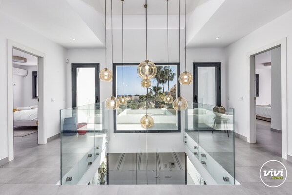 4 camere, una cassaforte in camera, una scrivania, ferro/asse da stiro