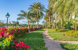 Property grounds - YACHT CLUB D4 - Waters Edge Poolside Condo - Walk to Grace Bay Beach, Dining.   (The Bight Settlement)