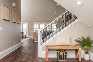 Interior - Beautiful Scenic Views of Coronado Bridge (Bonita)