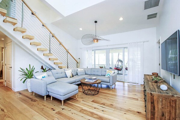 TV - Ibis Lane - Beautifully renovated home with pool near shops and restaurants (Sanibel)