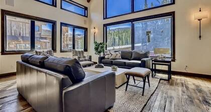 Summit Grove Lodge ~ 5 King Suites, Ski in/out, Hot Tub, Movie Theater ~ Sleeps 26