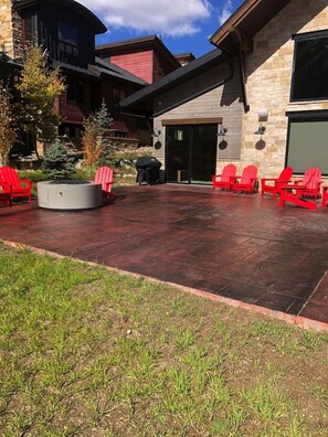 Terrace/patio - Summit Grove Lodge ~ 5 King Suites, Ski in/out, Hot Tub, Movie Theater ~ Sleeps 26 (Frisco)