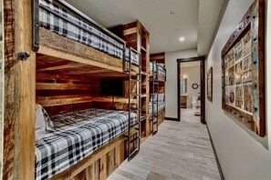 8 Schlafzimmer, Schreibtisch, Bügeleisen/Bügelbrett, kostenloses WLAN