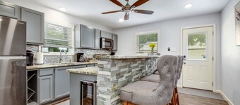 New Braunfels - 2 min walk to Schlitterbahn, walk to River, 2 miles from Gruene!