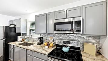 Coffee/tea maker, fridge, microwave, oven