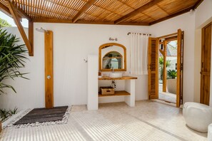 Badewanne, Haartrockner, Bidet, Handtücher