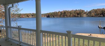 Beautiful lakefront home W/Breathtaking  view