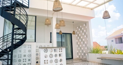 Central Modern Private Villa by La San