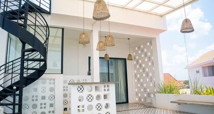 Central Modern Private Villa by La San