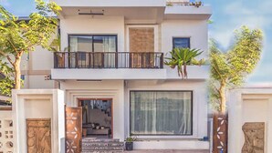 Front of property - Central Modern Private Villa by La San (Siem Reap)
