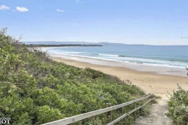 بالقرب من الشاطئ