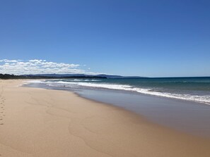 Beach - SummerBreeze - only seconds to the beach (Culburra Beach)
