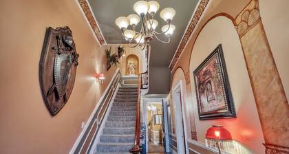 Family Friendly, Historic Mansion Row, **5 min from Louisville!**