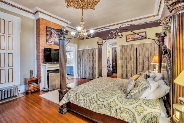 8 bedrooms, iron/ironing board, free WiFi, bed sheets