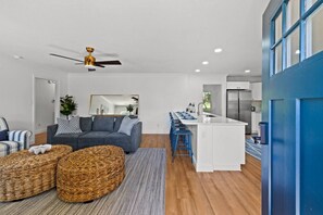 Smart TV, books - 4 bedroom pool home 1 block from the Beach! (Myrtle Beach)