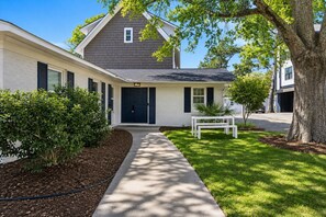 Exterior - 4 bedroom pool home 1 block from the Beach! (Myrtle Beach)