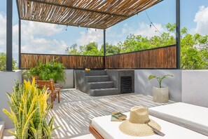 Penthouse Premium, 1 très grand lit et 1 canapé-lit, piscine privée, vue ville | Piscine privée