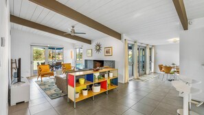 Unclassified image, 5 of 39, button