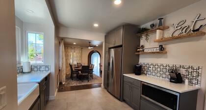 More on Moore, Remodeled Historic Home w/ AC, 4BR/2BA, Washer & Dryer Sleeps 8