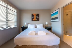 2 bedrooms, iron/ironing board, WiFi