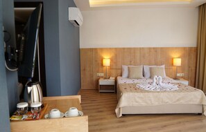 Deluxe Room | Minibar, in-room safe, free WiFi, bed sheets - Hotel Felizya (Kemer)