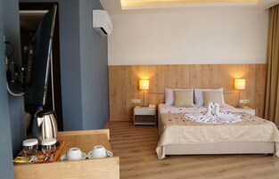 Habitación Deluxe | Minibar, caja fuerte, wifi gratis y ropa de cama