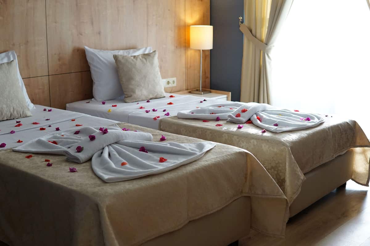 Standaard kamer | Een minibar, een kluis op de kamer, gratis wifi, beddengoed