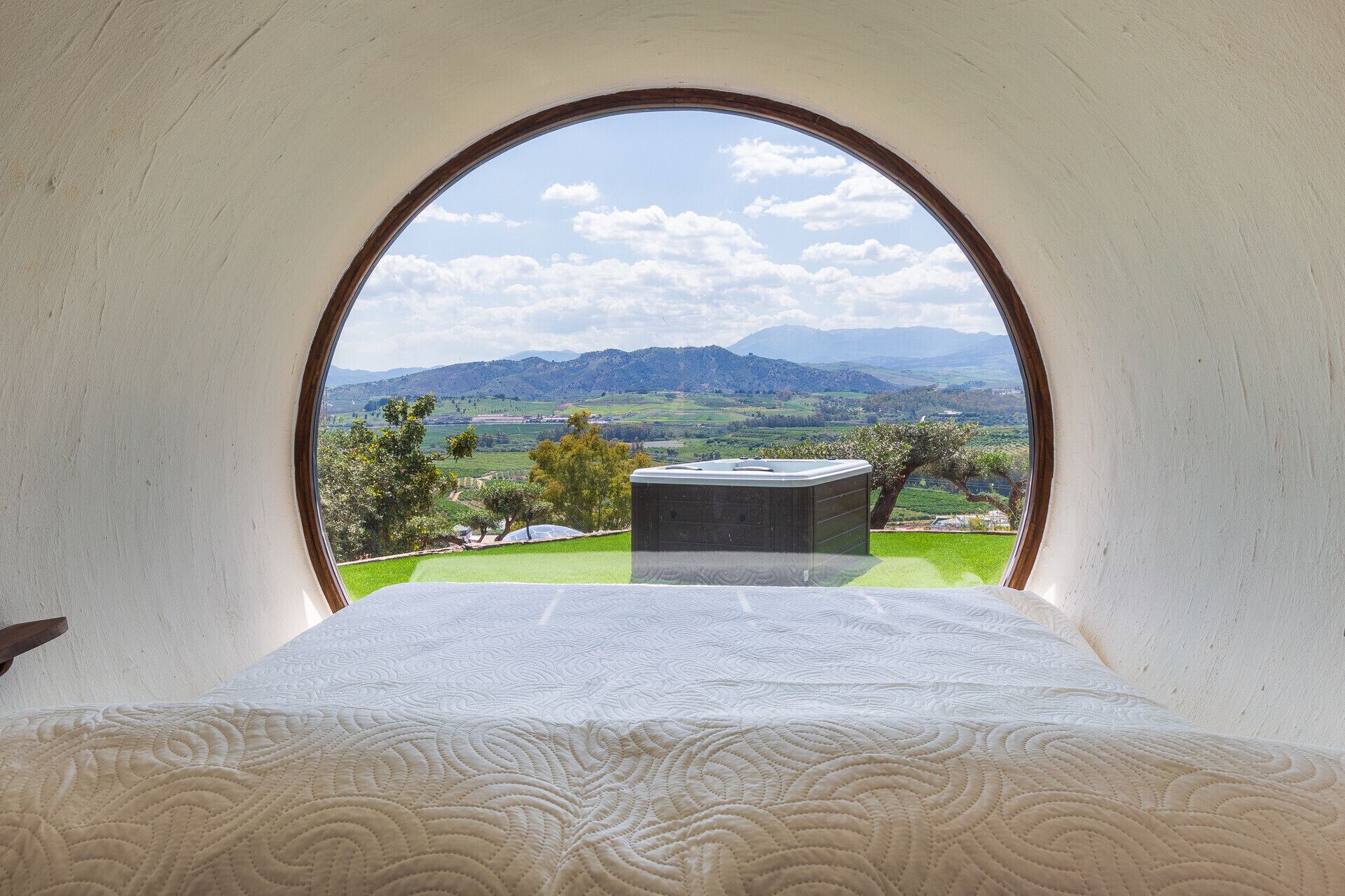 10 bedrooms, iron/ironing board, free WiFi, bed sheets