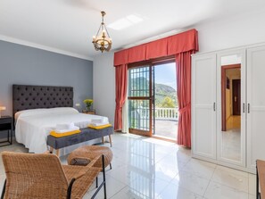 10 habitaciones, tabla de planchar con plancha, internet y ropa de cama 