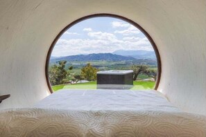 10 bedrooms, iron/ironing board, Internet, bed sheets