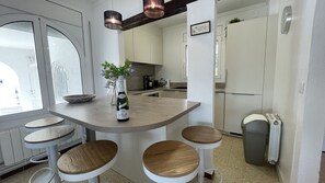 Kühlschrank, Mikrowelle, Ofen, Geschirrspüler
