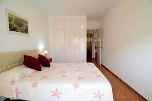 2 chambres, fer et planche à repasser, Wi-Fi, literie fournie