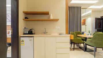 Roupas de cama premium, cofres nos quartos, cortinas blackout