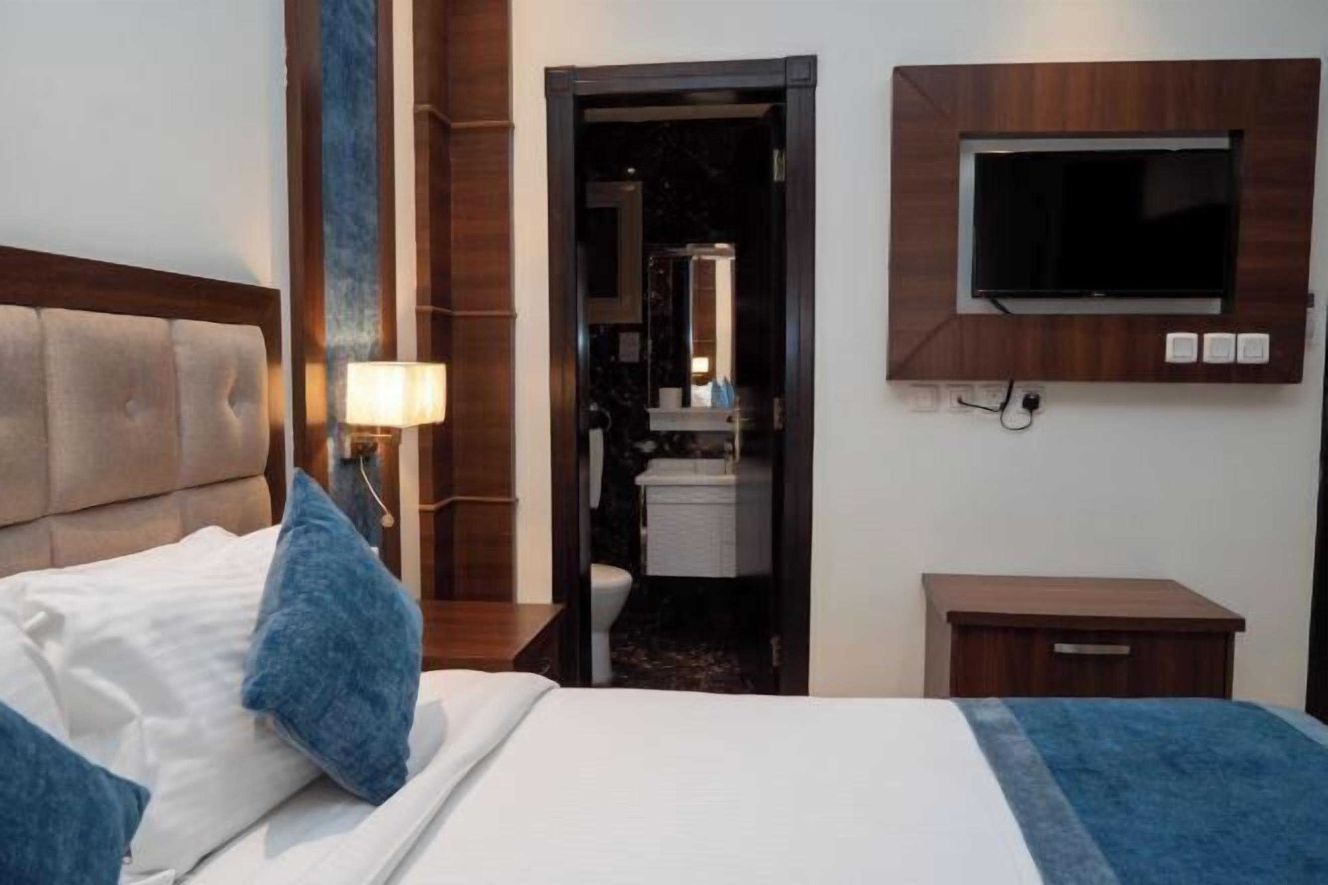 Premium bedding, in-room safe, blackout curtains, soundproofing