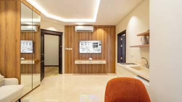 Executive Suite | Living area