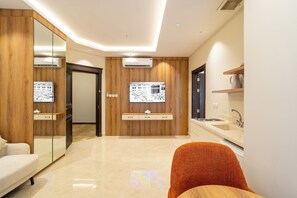 Executive Suite | Ruang tamu | 40 inci televisyen LCD dengan satelit, TV 