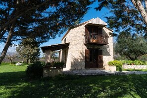 Exterior - Stone House for 6 in vineyard estate (Maxairado)