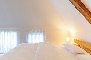 1 bedroom, desk, free WiFi
