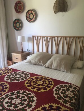 3 slaapkamers, een strijkplank/strijkijzer, gratis wifi, beddengoed