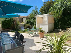 Outdoor dining - Charming renovated country house Chéray Oléron ( 3 stars) (saint georges d'oléron)