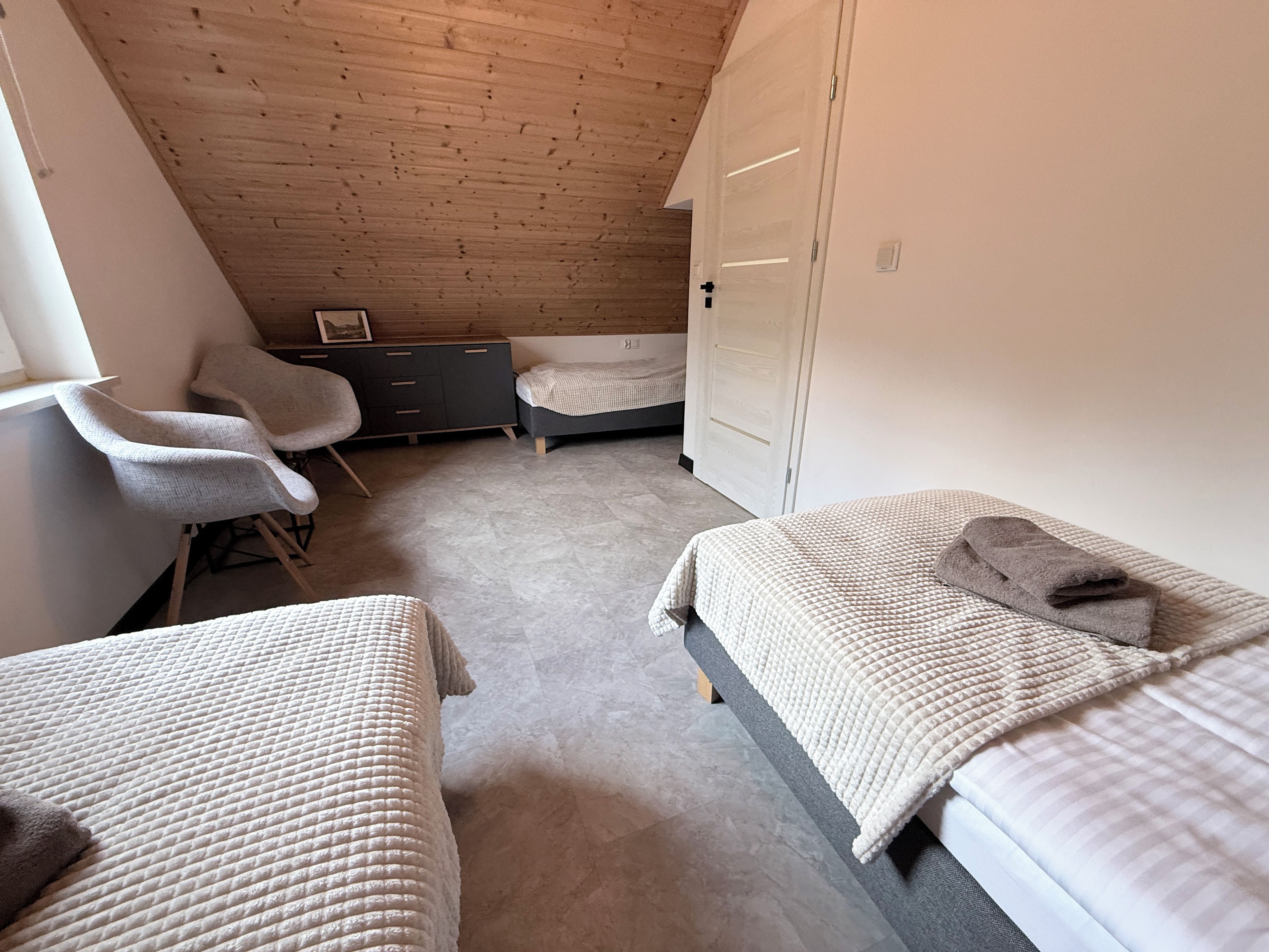 3 bedrooms, iron/ironing board, WiFi (free), bed sheets