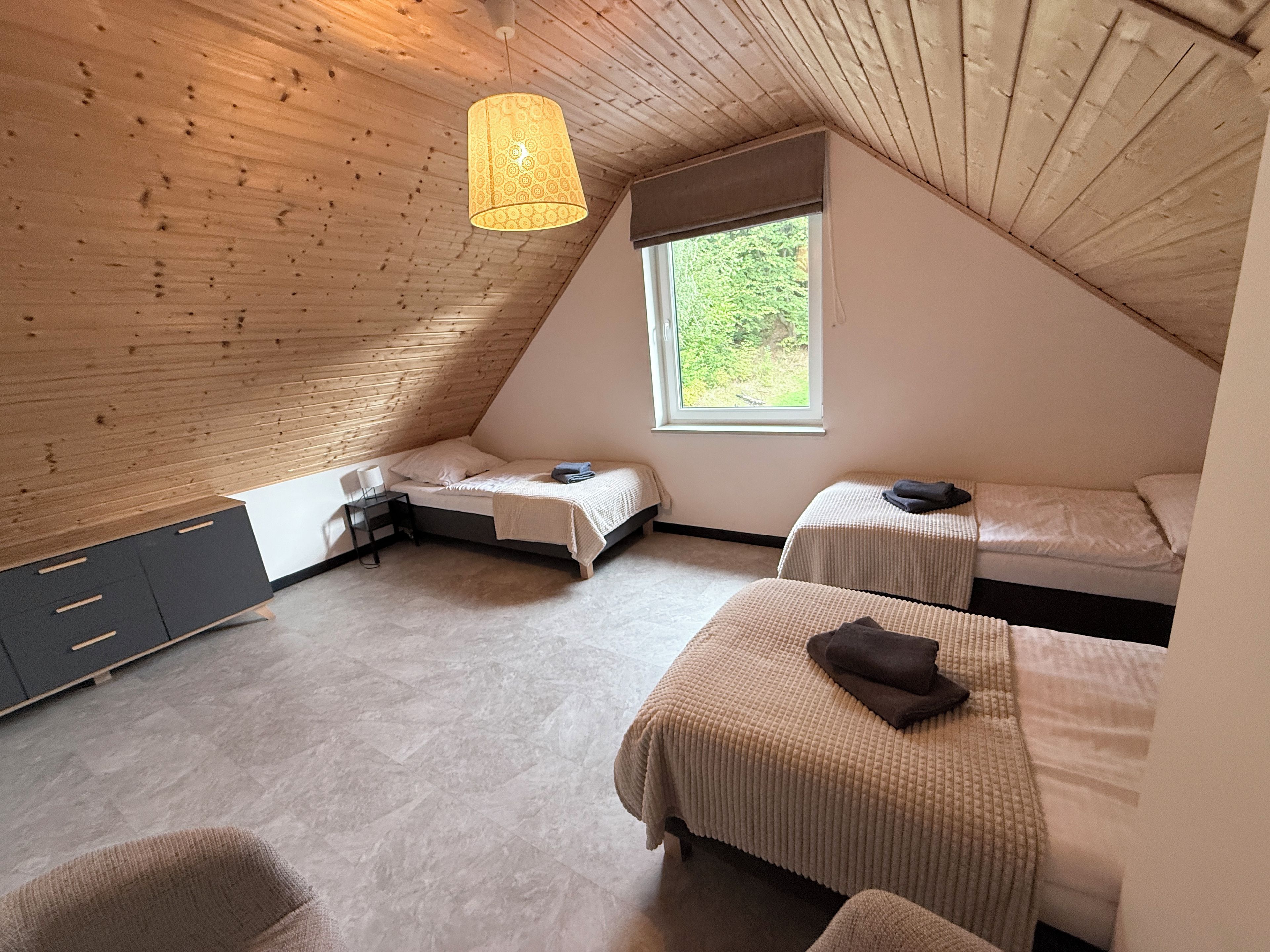 3 bedrooms, iron/ironing board, WiFi (free), bed sheets
