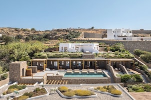 Junior Suite with Shared Pool & Partial Sea View | Terraza o patio