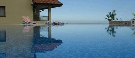 Apartment | Pool | Outdoor pool