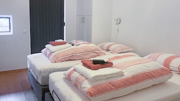 2 bedrooms, travel crib, free WiFi, bed sheets