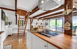 Interior - Beautiful home in Løgstrup with WiFi (Løgstrup)