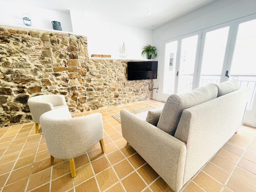 Centrally located house near the sea