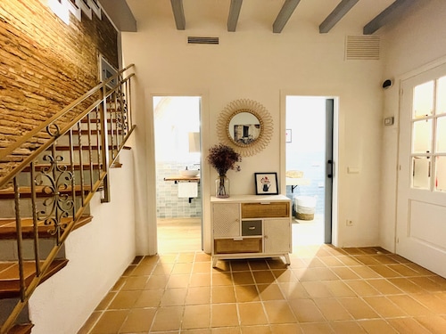 Centrally located house near the sea