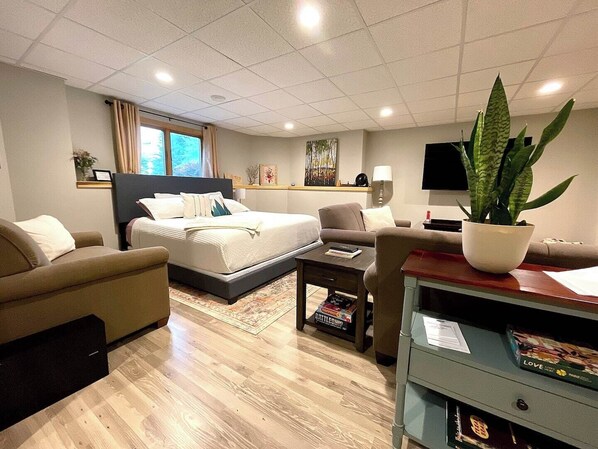 1 bedroom, desk, free WiFi, bed sheets