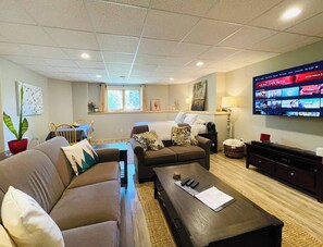 Smart TV, offices - Parkside Retreat - | Minutes from Elkhart & Road America - A relaxing getaway close to it all (New Holstien)
